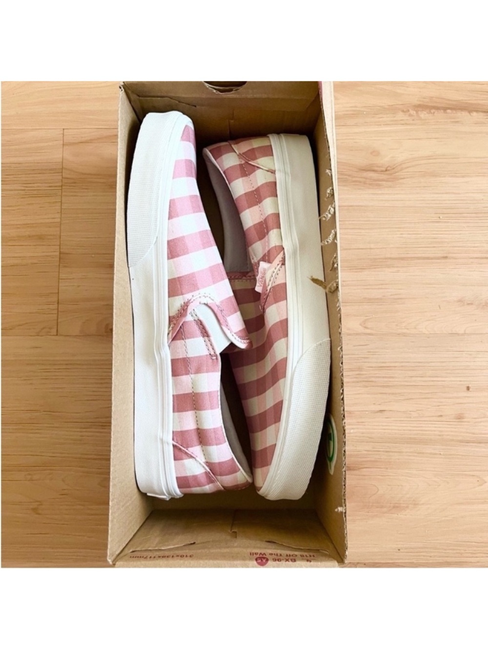 Vans Classic Slip-on
VNO0OXG8B06
(Gingham) Rosette/True White
Women 8.0 US - Picture 9 of 10